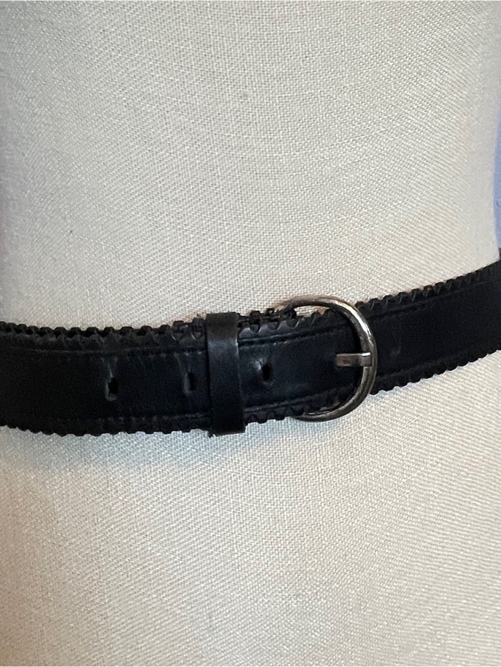Liz Claiborne Black Leather Women’s Belt with Silver Round Buckle size M